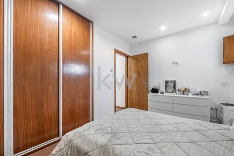 Fantástico apartamento T1 duplex remodelado e transformado em T4