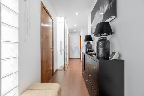 Fantástico apartamento T1 duplex remodelado e transformado em T4