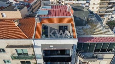 Fantástico apartamento T1 duplex remodelado e transformado em T4