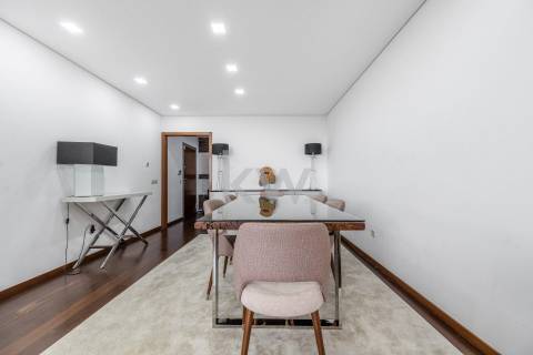 Fantástico apartamento T1 duplex remodelado e transformado em T4