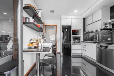 Fantástico apartamento T1 duplex remodelado e transformado em T4