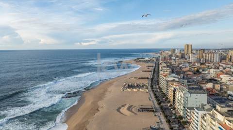 Fantástico apartamento T1 duplex remodelado e transformado em T4