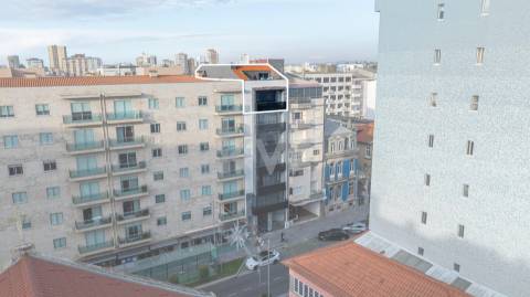 Fantástico apartamento T1 duplex remodelado e transformado em T4