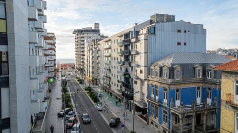 Fantástico apartamento T1 duplex remodelado e transformado em T4