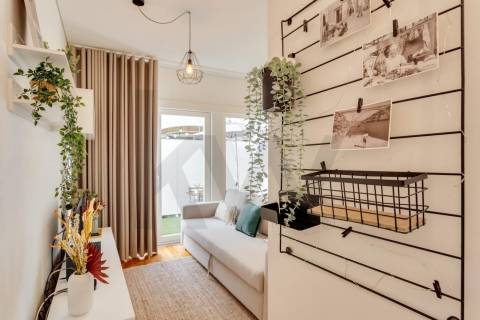 Arrendamento de apartamento T1 na Rua Álvares Cabral