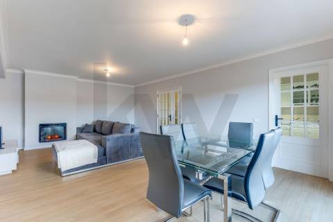 Excelente t2+1 com varanda e elevador a 450m do metro!!