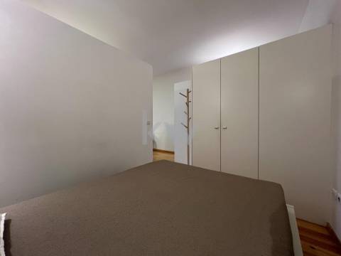 Apartamento T0 na Rua do Almada