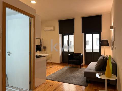 Apartamento T0 na Rua do Almada