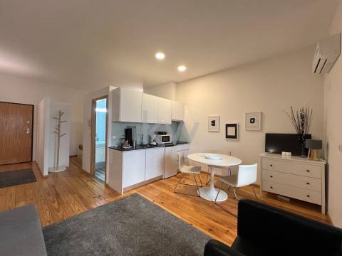 Apartamento T0 na Rua do Almada