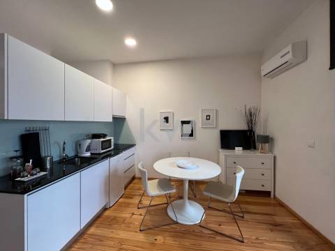 Apartamento T0 na Rua do Almada