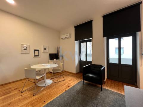 Apartamento T0 na Rua do Almada