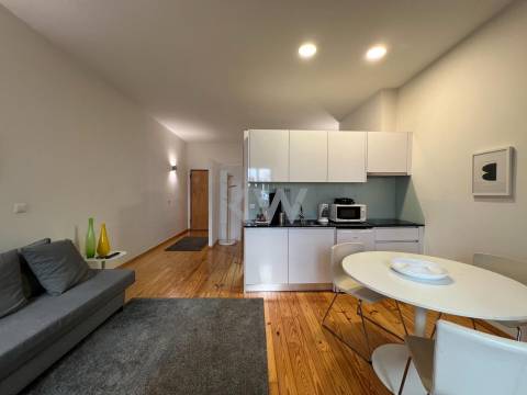 Apartamento T0 na Rua do Almada