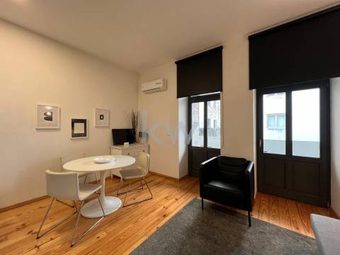 Apartamento T0 na Rua do Almada