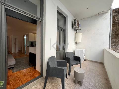 Apartamento T0 na Rua do Almada