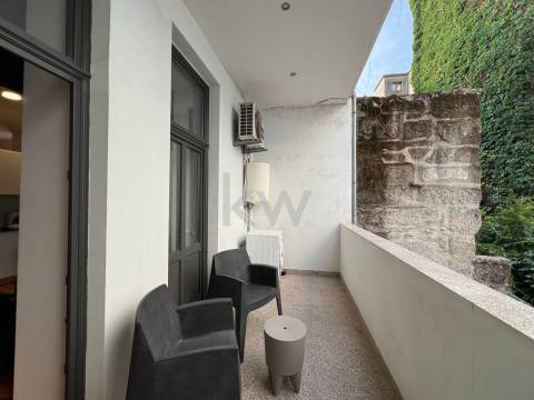 Apartamento T0 na Rua do Almada