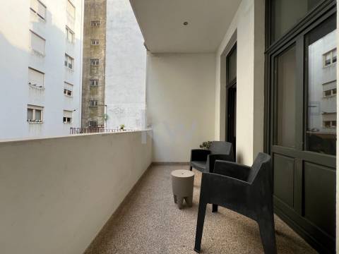 Apartamento T0 na Rua do Almada