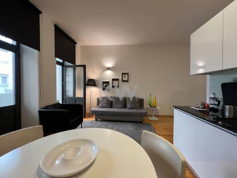 Apartamento T0 na Rua do Almada