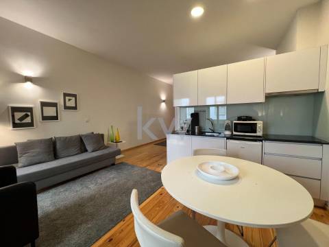 Apartamento T0 na Rua do Almada