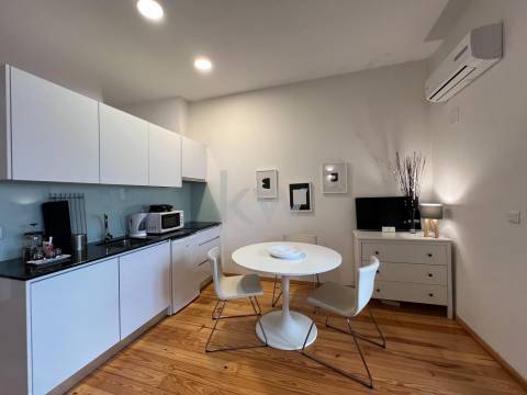 Apartamento T0 na Rua do Almada