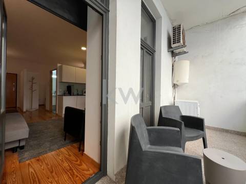 Apartamento T0 na Rua do Almada