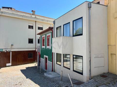 Apartamento T0 em Lordelo do Ouro próximo à marginal Rio Douro