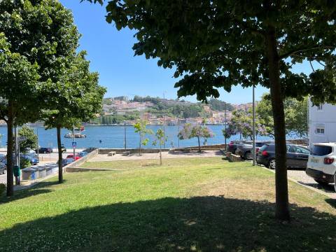 Apartamento T0 em Lordelo do Ouro próximo à marginal Rio Douro