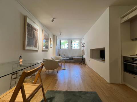 Apartamento T0 em Lordelo do Ouro próximo à marginal Rio Douro