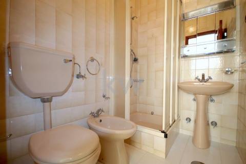 Moradia T3 de 4 frentes em Arcozelo com terraço e jardim, próximo da praia