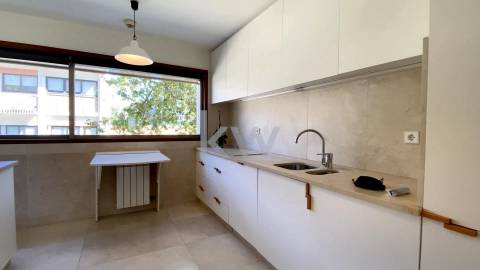 Apartamento T3  – Arquitectura de Álvaro Siza Vieira, junto à Casa de Saúde da Boavista