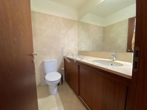 Apartamento T3  – Arquitectura de Álvaro Siza Vieira, junto à Casa de Saúde da Boavista