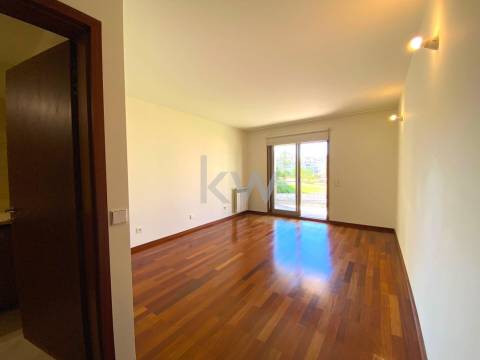 Apartamento T3  – Arquitectura de Álvaro Siza Vieira, junto à Casa de Saúde da Boavista