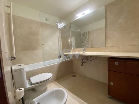 Apartamento T3  – Arquitectura de Álvaro Siza Vieira, junto à Casa de Saúde da Boavista