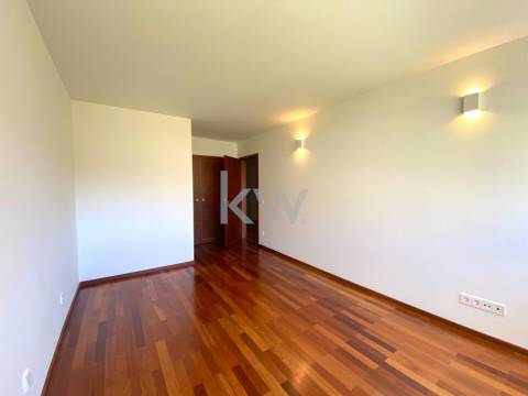 Apartamento T3  – Arquitectura de Álvaro Siza Vieira, junto à Casa de Saúde da Boavista