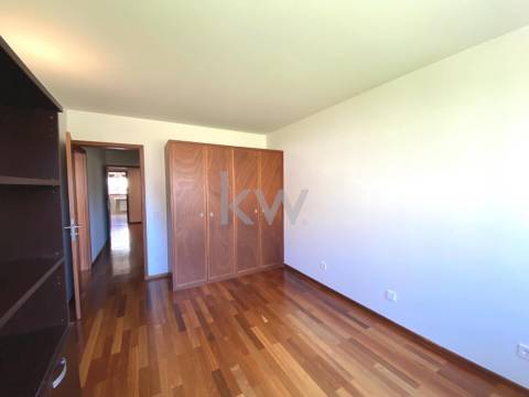 Apartamento T3  – Arquitectura de Álvaro Siza Vieira, junto à Casa de Saúde da Boavista