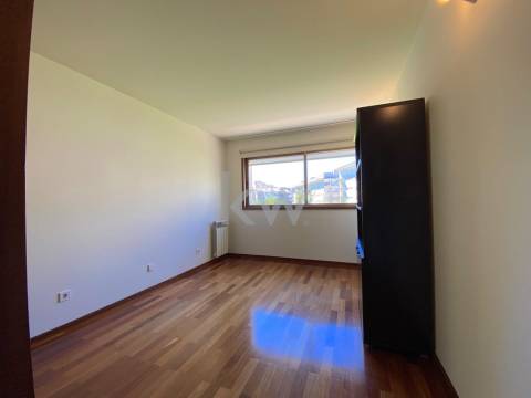 Apartamento T3  – Arquitectura de Álvaro Siza Vieira, junto à Casa de Saúde da Boavista