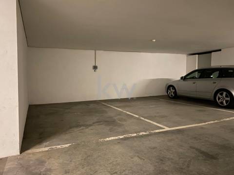 Apartamento T3  – Arquitectura de Álvaro Siza Vieira, junto à Casa de Saúde da Boavista