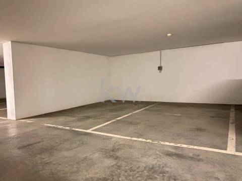 Apartamento T3  – Arquitectura de Álvaro Siza Vieira, junto à Casa de Saúde da Boavista