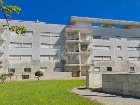 Apartamento T3  – Arquitectura de Álvaro Siza Vieira, junto à Casa de Saúde da Boavista