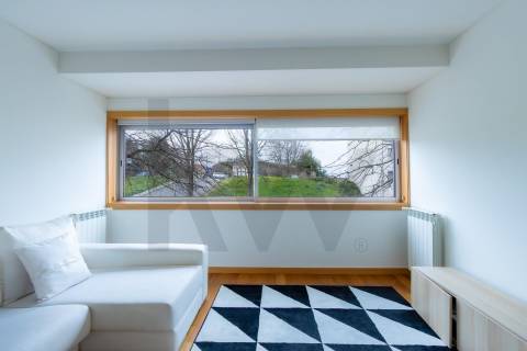 Venda de Apartamento T1 c/ garagem e anexos, Quinta do Cravel