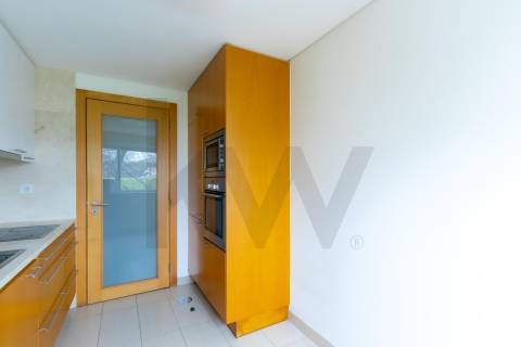 Venda de Apartamento T1 c/ garagem e anexos, Quinta do Cravel