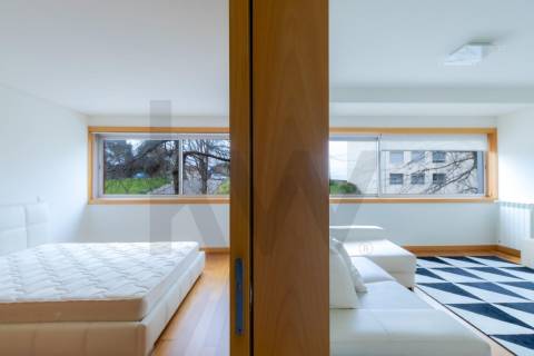 Venda de Apartamento T1 c/ garagem e anexos, Quinta do Cravel