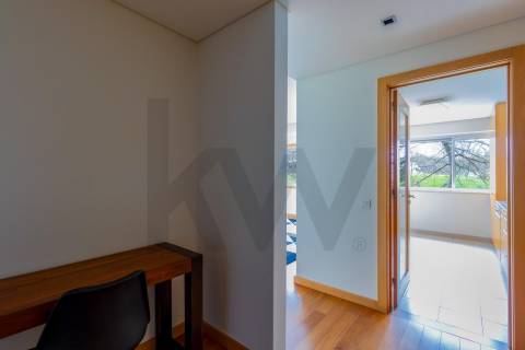 Venda de Apartamento T1 c/ garagem e anexos, Quinta do Cravel