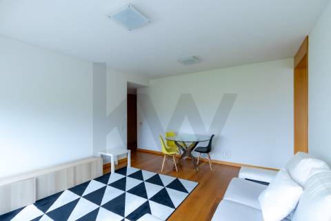 Venda de Apartamento T1 c/ garagem e anexos, Quinta do Cravel