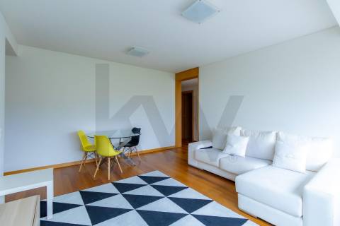 Venda de Apartamento T1 c/ garagem e anexos, Quinta do Cravel