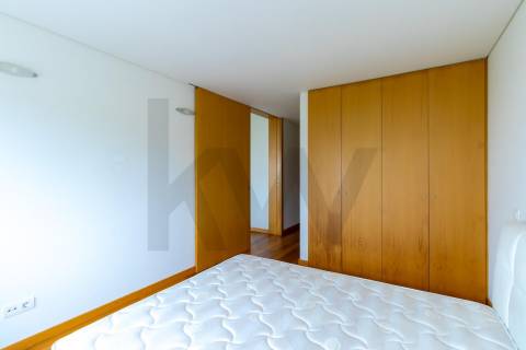 Venda de Apartamento T1 c/ garagem e anexos, Quinta do Cravel