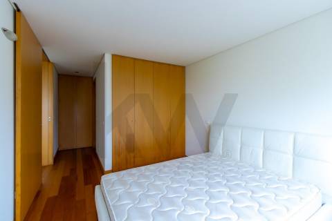 Venda de Apartamento T1 c/ garagem e anexos, Quinta do Cravel