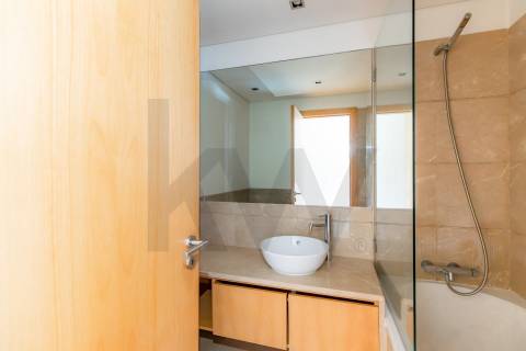 Venda de Apartamento T1 c/ garagem e anexos, Quinta do Cravel