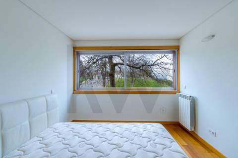 Venda de Apartamento T1 c/ garagem e anexos, Quinta do Cravel