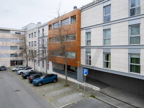 Venda de Apartamento T1 c/ garagem e anexos, Quinta do Cravel