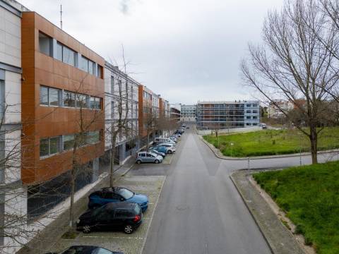 Venda de Apartamento T1 c/ garagem e anexos, Quinta do Cravel